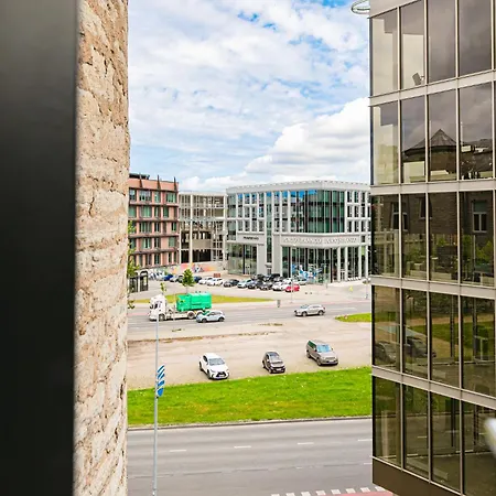 Stylish Near Old Town Apartman